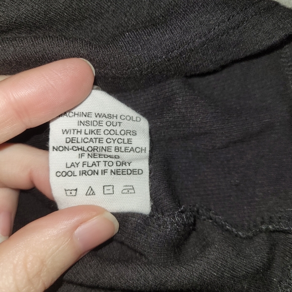 Black Studio Sunday Tank Top - Picture 3 of 5